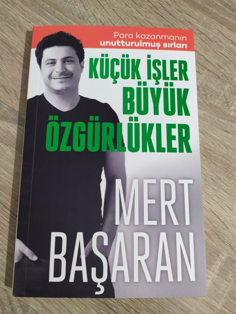 Küçük İşler Büyük Özgürlükler Kitap Kapağı